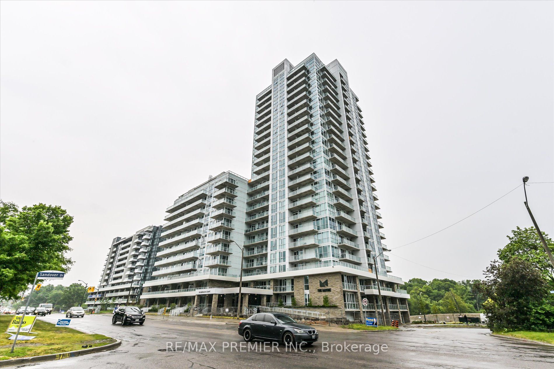 Condo Apt house for sale at 10 Deerlick Dr Toronto Ontario