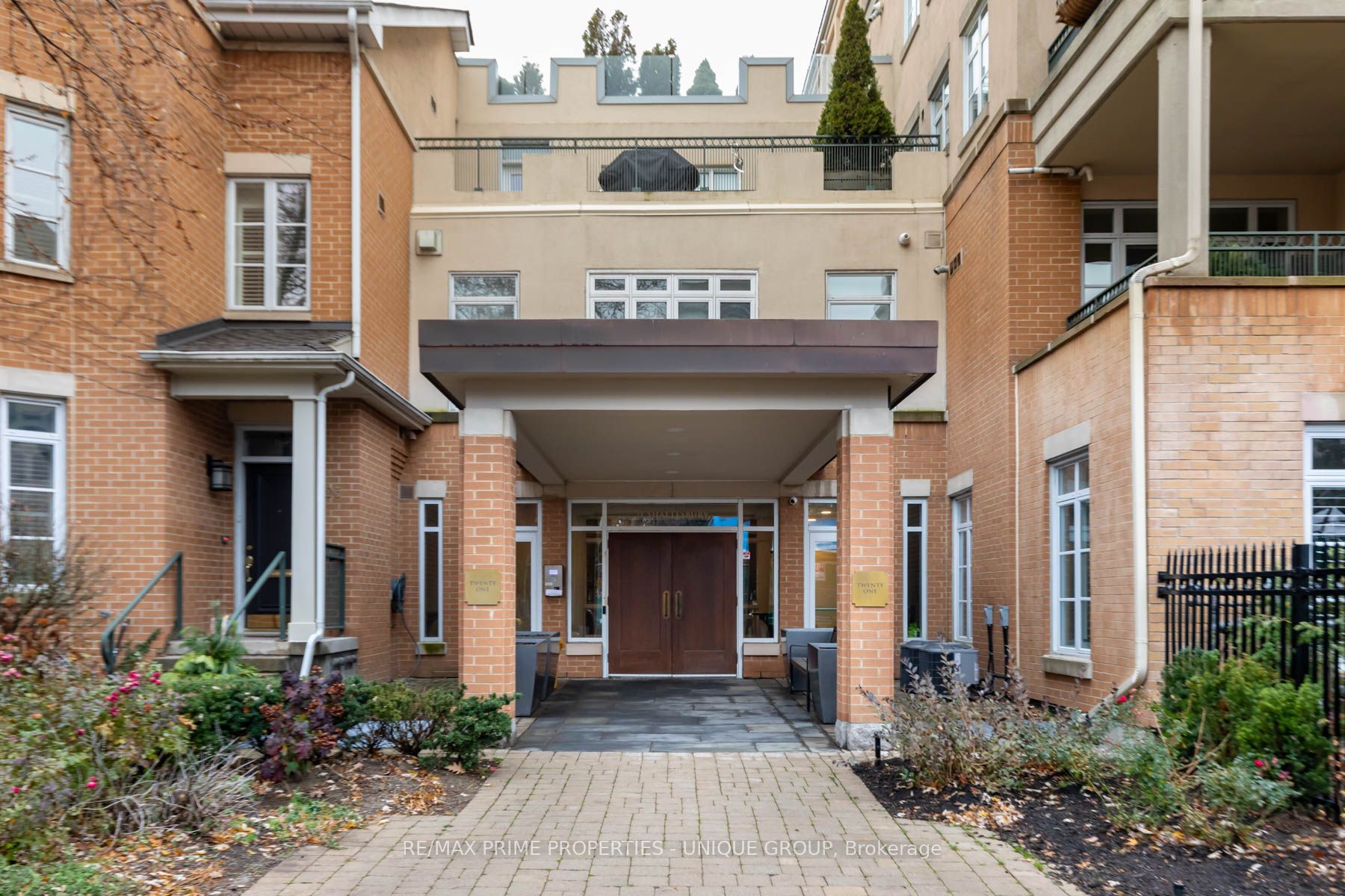 Condo Apt house for sale at 21 Shaftesbury A Toronto Ontario