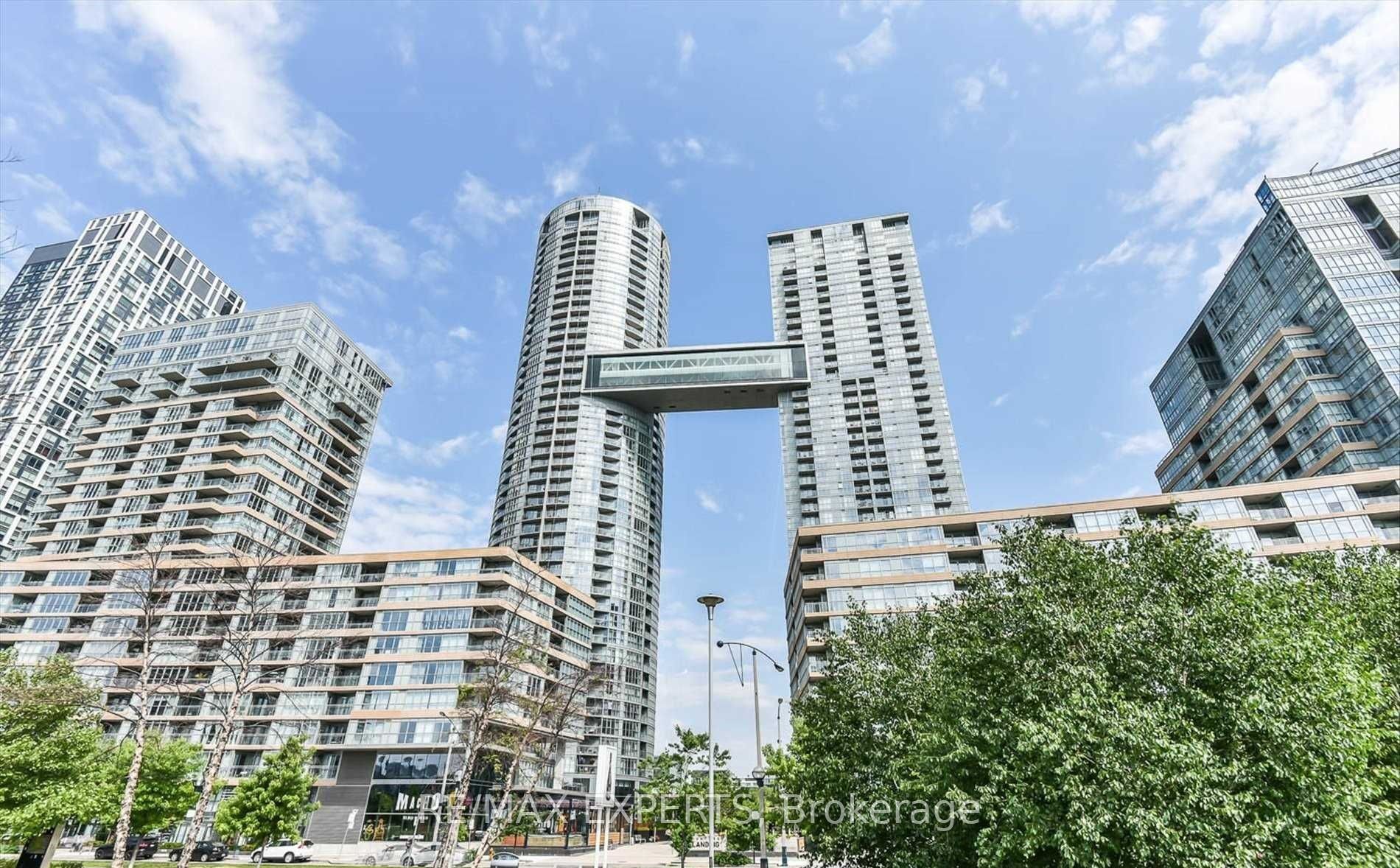 Condo Apt house for sale at 15 Iceboat Terr Toronto Ontario