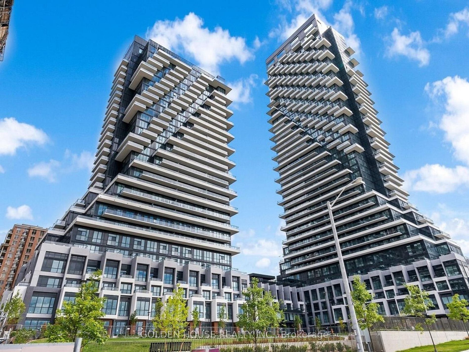 Condo Apt house for sale at 30 Inn On the Pa Toronto Ontario