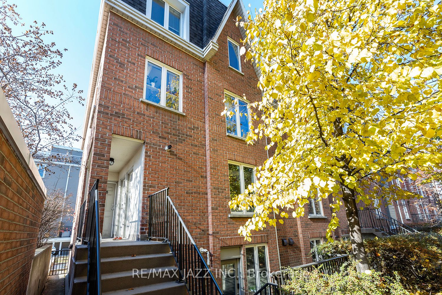 Condo Townhouse house for sale at 12 Douro St Toronto Ontario