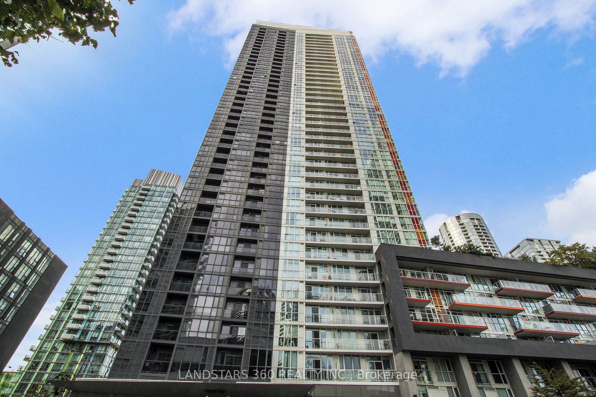 Condo Apt house for sale at 85 Queens Wharf  Toronto Ontario