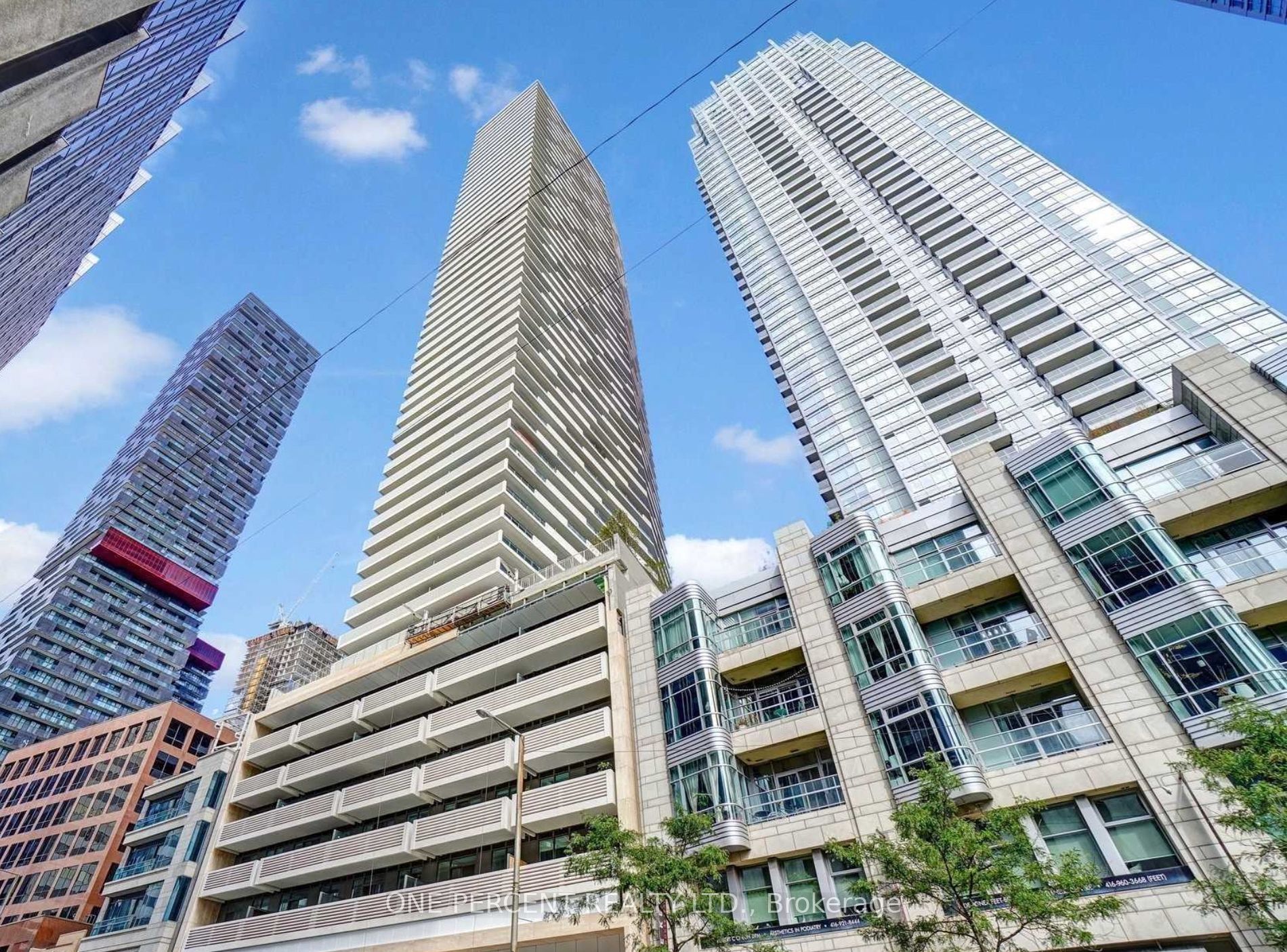 Condo Apt house for sale at 2221 Yonge St Toronto Ontario