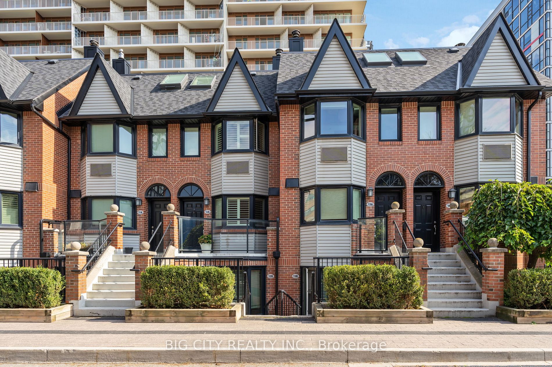 Condo Townhouse house for sale at 570 Wellington S Toronto Ontario