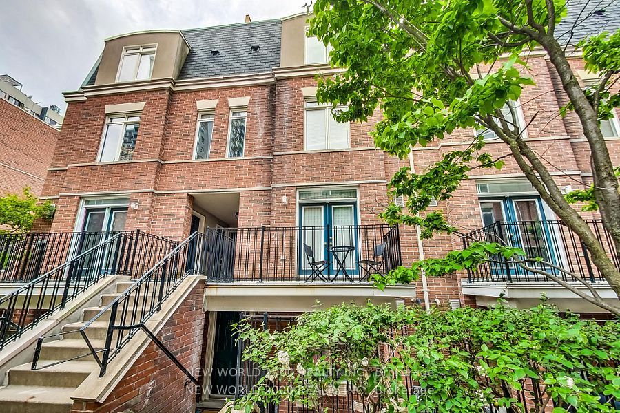 Condo Townhouse house for sale at 415 Jarvis St Toronto Ontario