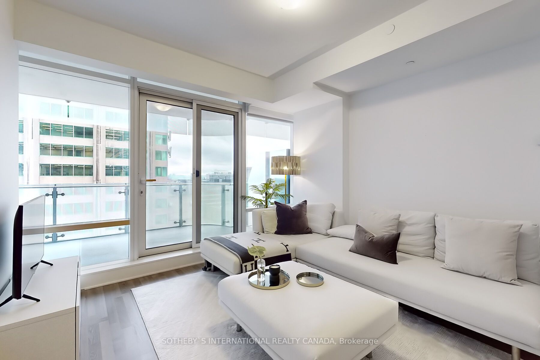 Condo Apt house for sale at 1 Bloor St E Toronto Ontario