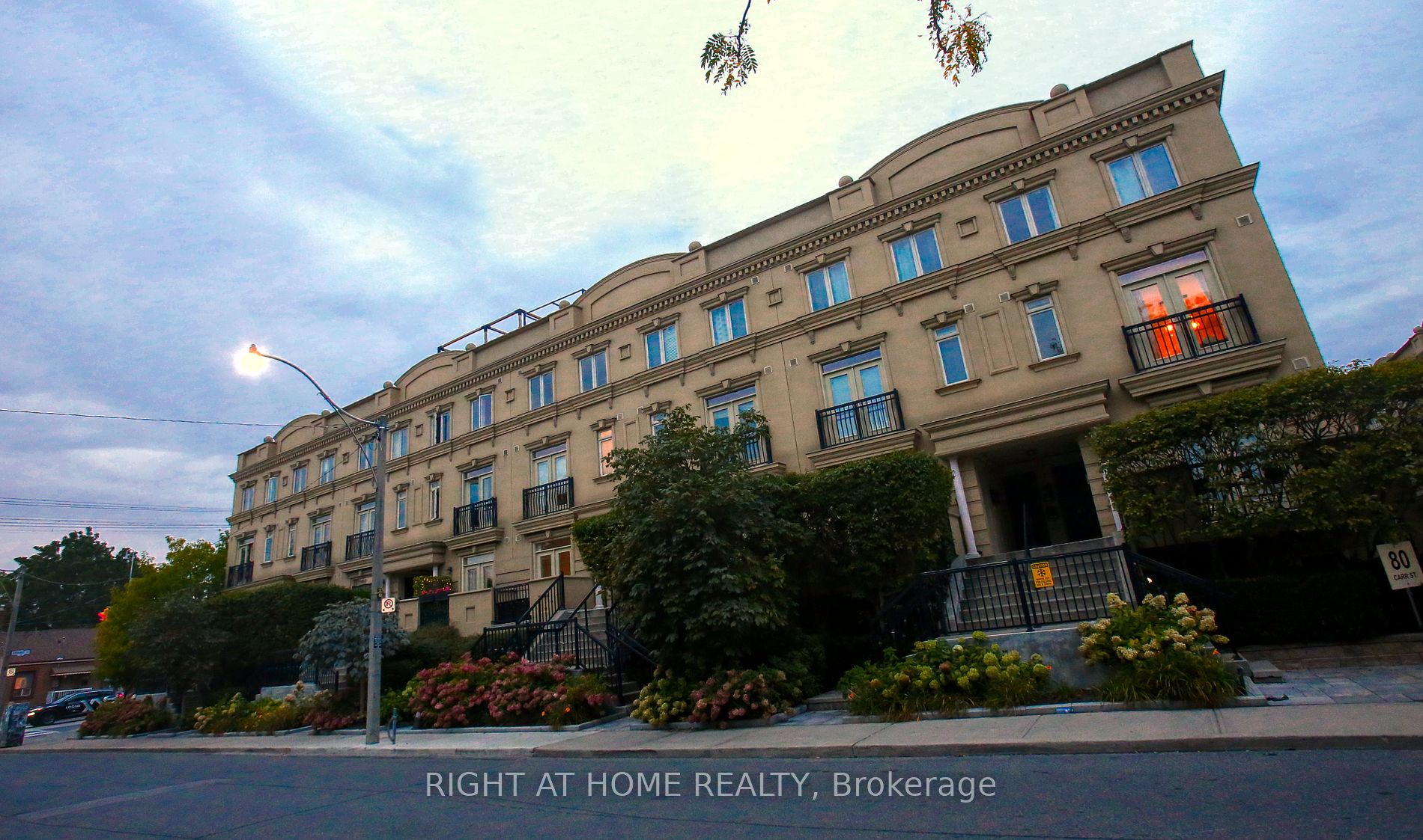 Condo Townhouse house for sale at 80 Carr St Toronto Ontario