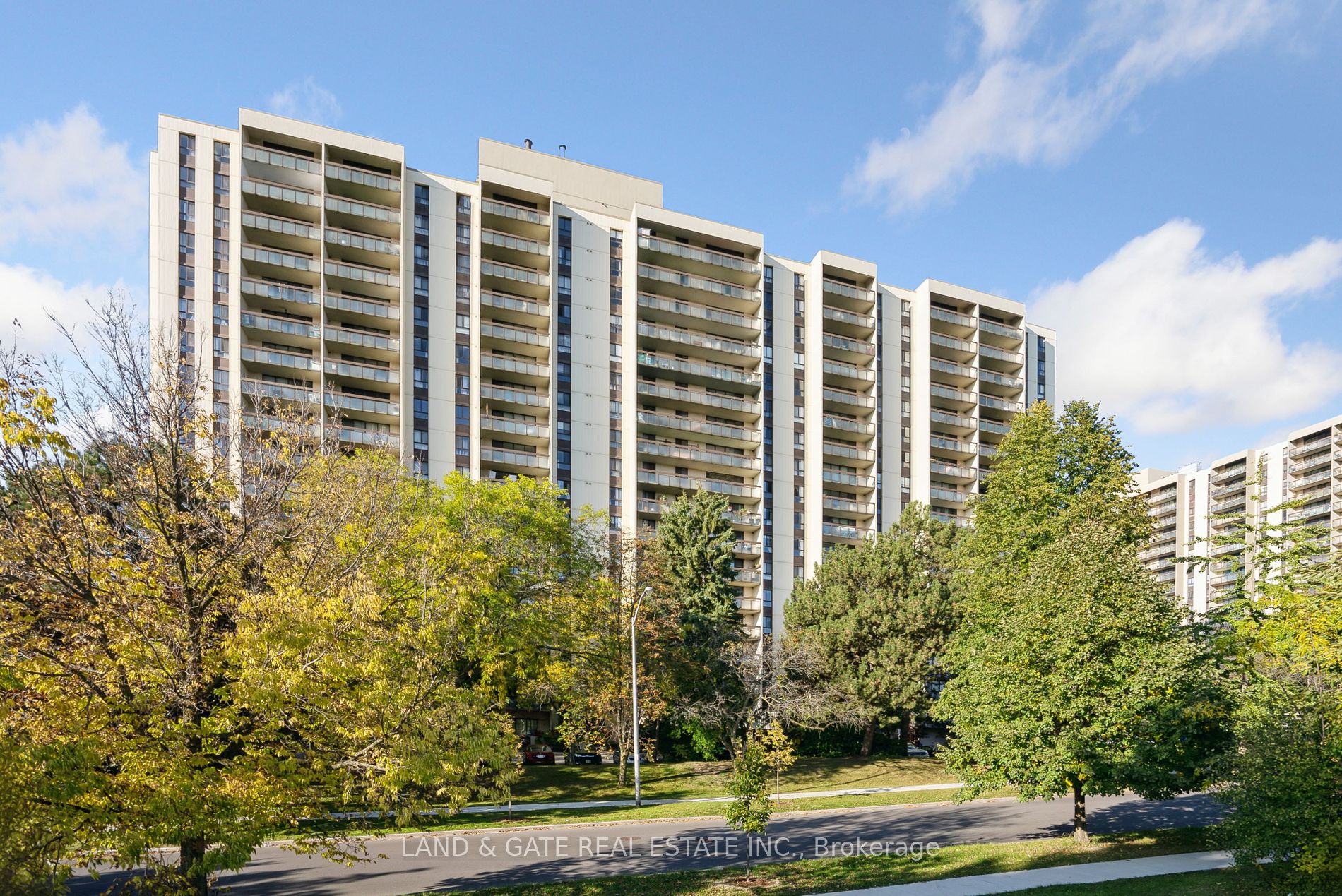 Condo Apt house for sale at 260 Seneca Hill  Toronto Ontario