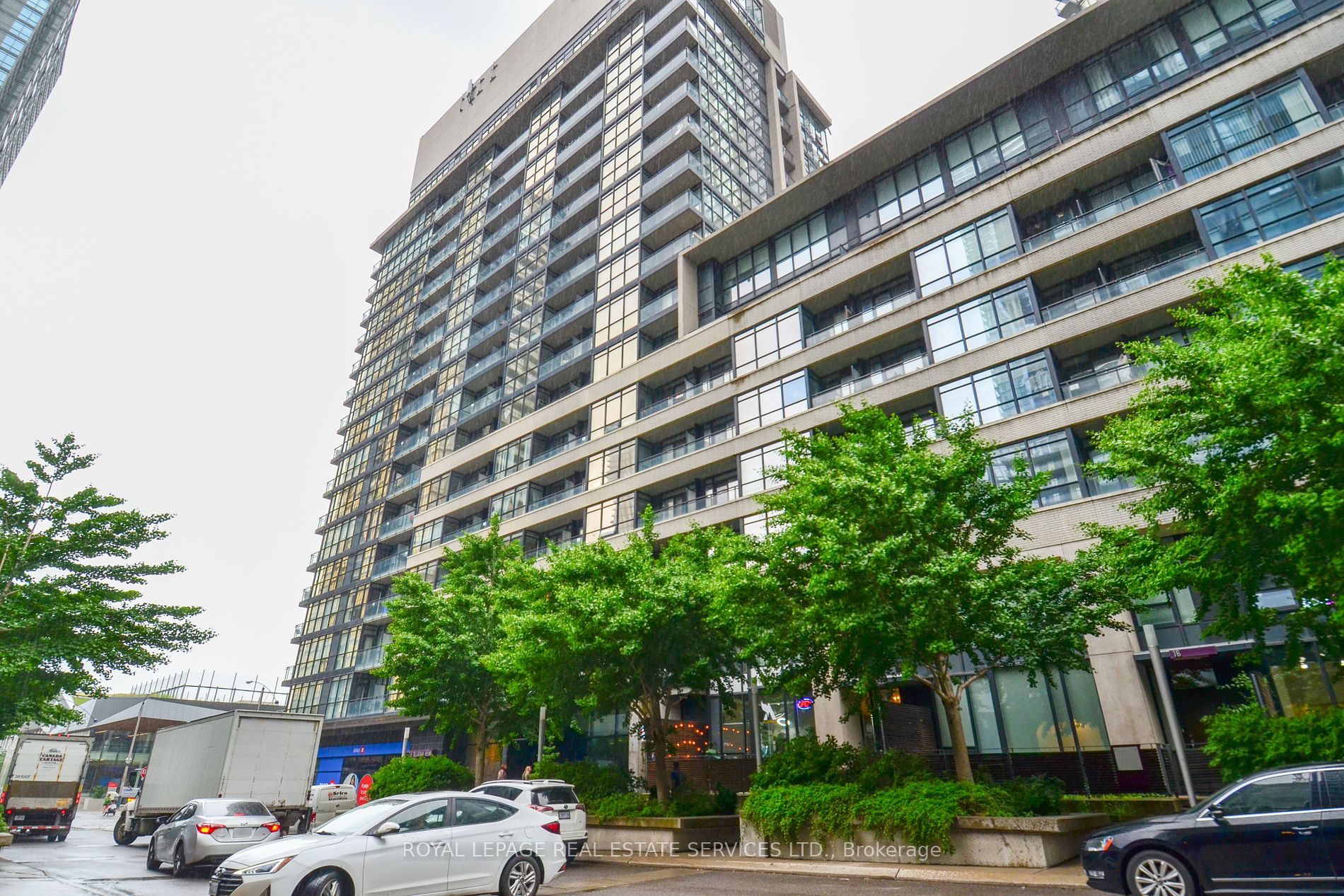 Condo Apt house for sale at 8 Telegram Mews  Toronto Ontario