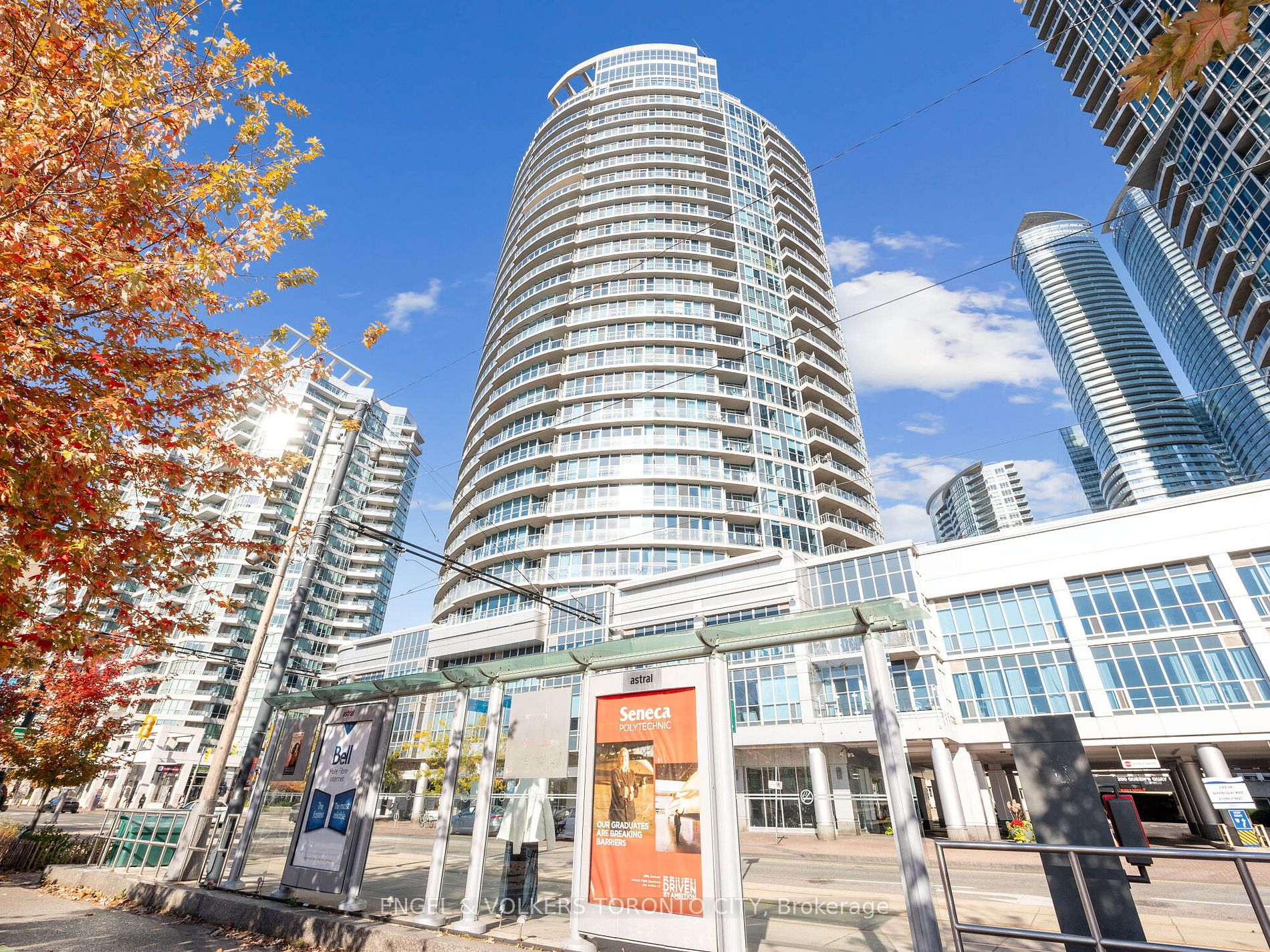 Condo Apt house for sale at 218 Queens Quay  Toronto Ontario