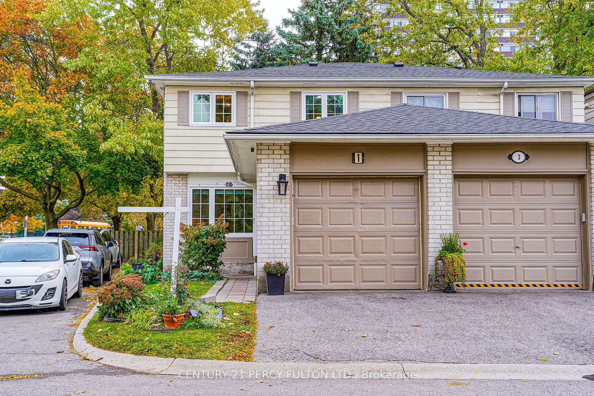 Condo Townhouse house for sale at 1 Plum Tree Way Toronto Ontario