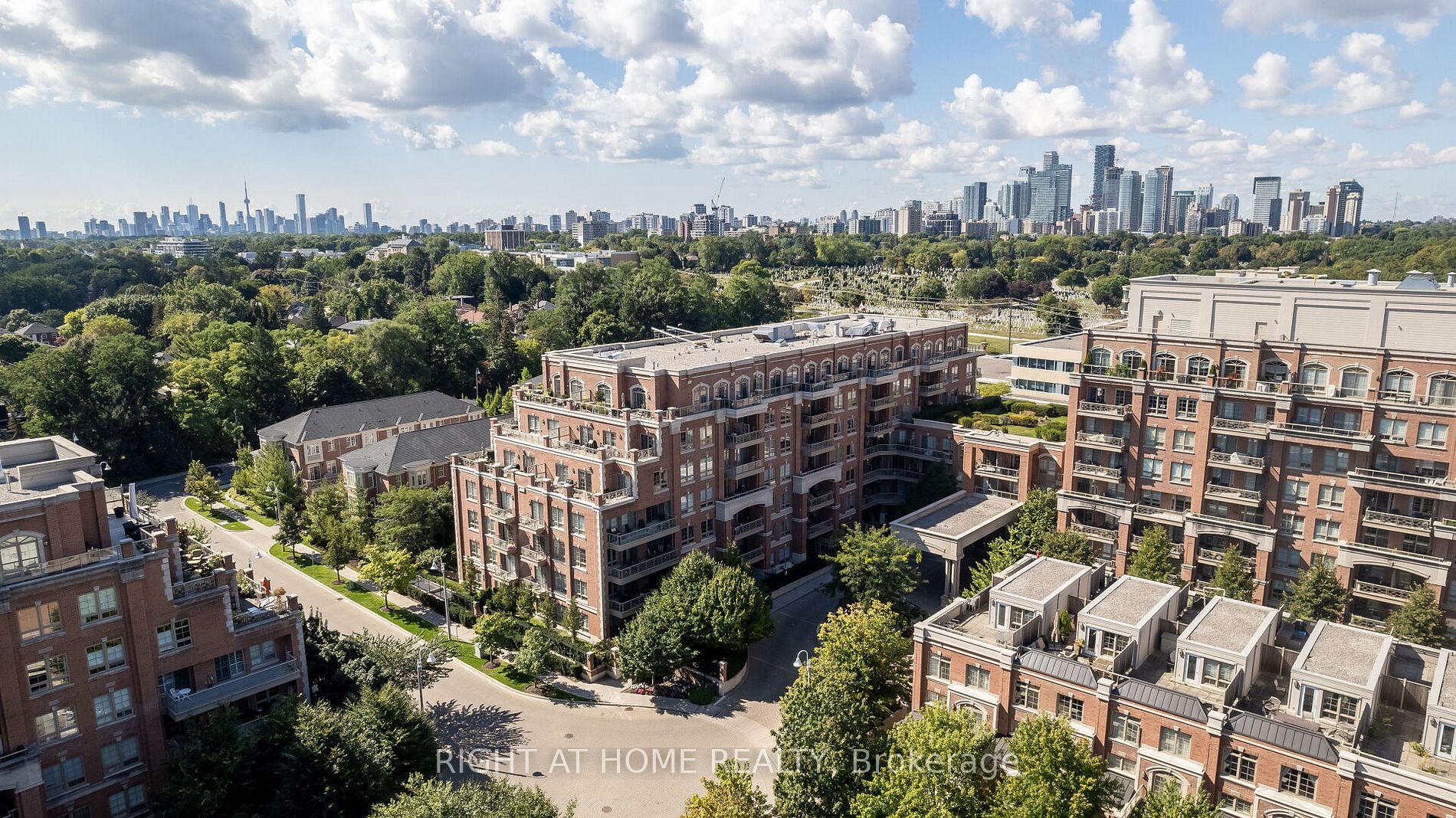 Condo Apt house for sale at 20 Burkebrook Pl Toronto Ontario