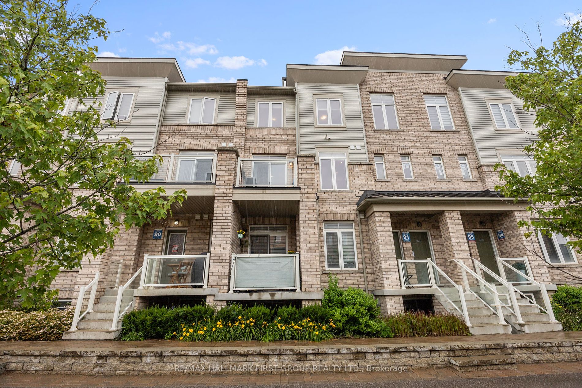 Condo Townhouse house for sale at 1749 Huckleberry Pickering Ontario