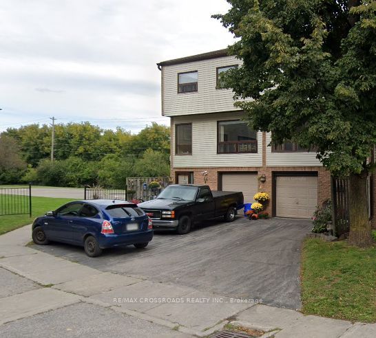 Condo Townhouse house for sale at 64 Parklane Circ Clarington Ontario