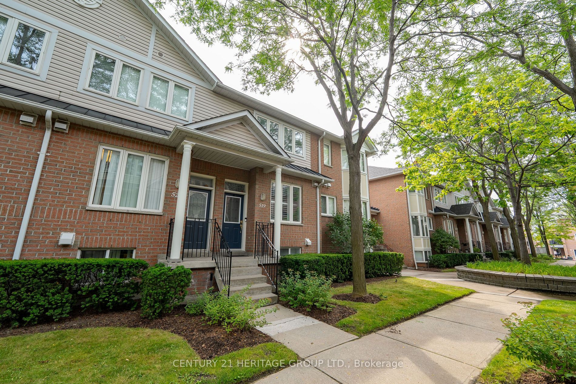 Condo Townhouse house for sale at 83 Mondeo Dr Toronto Ontario