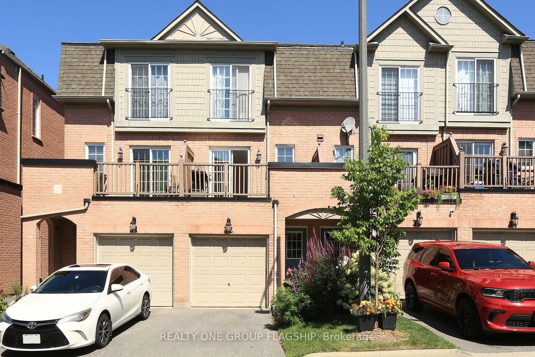 Condo Townhouse house for sale at 1100 Begley St Pickering Ontario