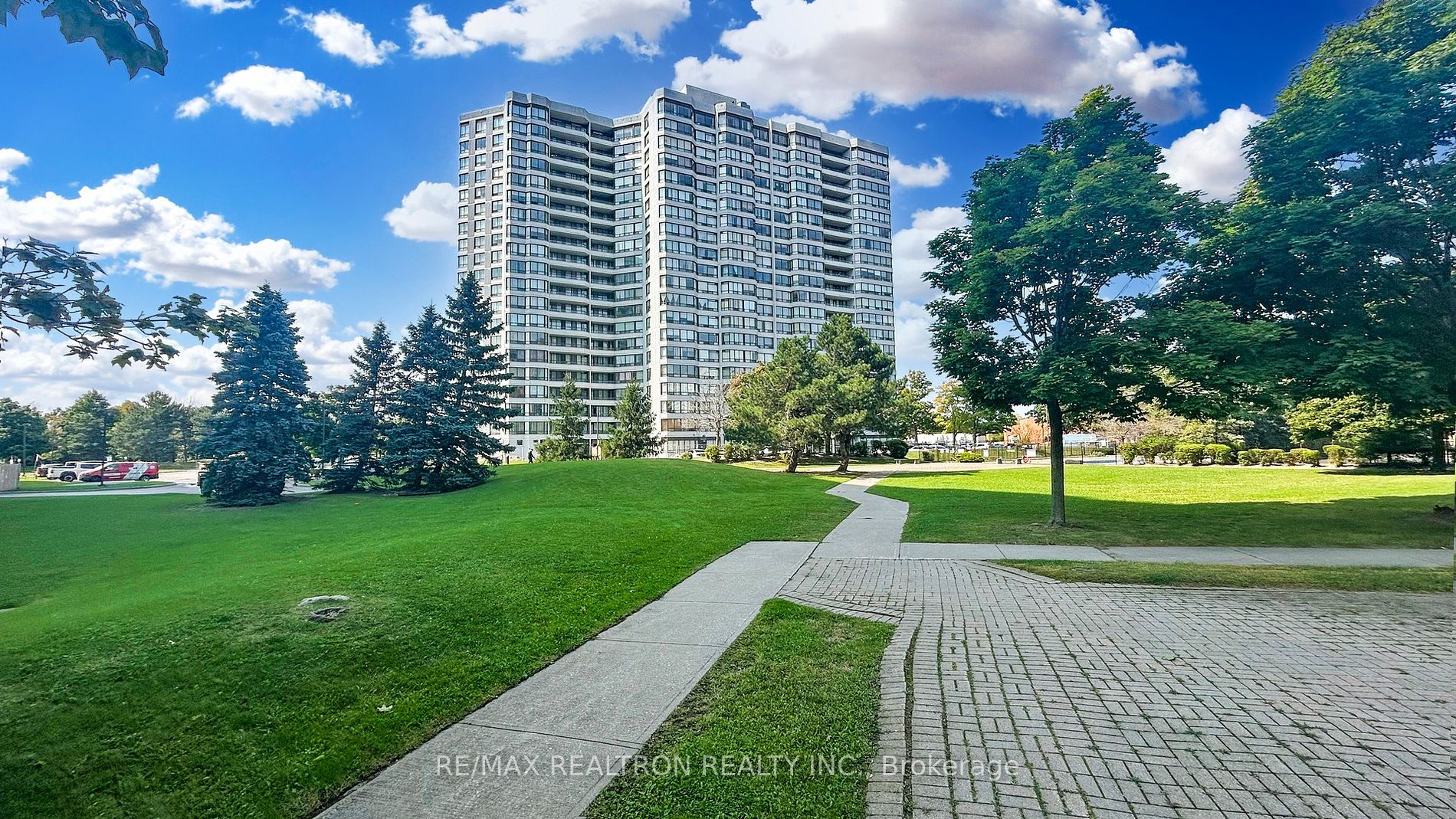 Condo Apt house for sale at 300 Alton Towers Toronto Ontario