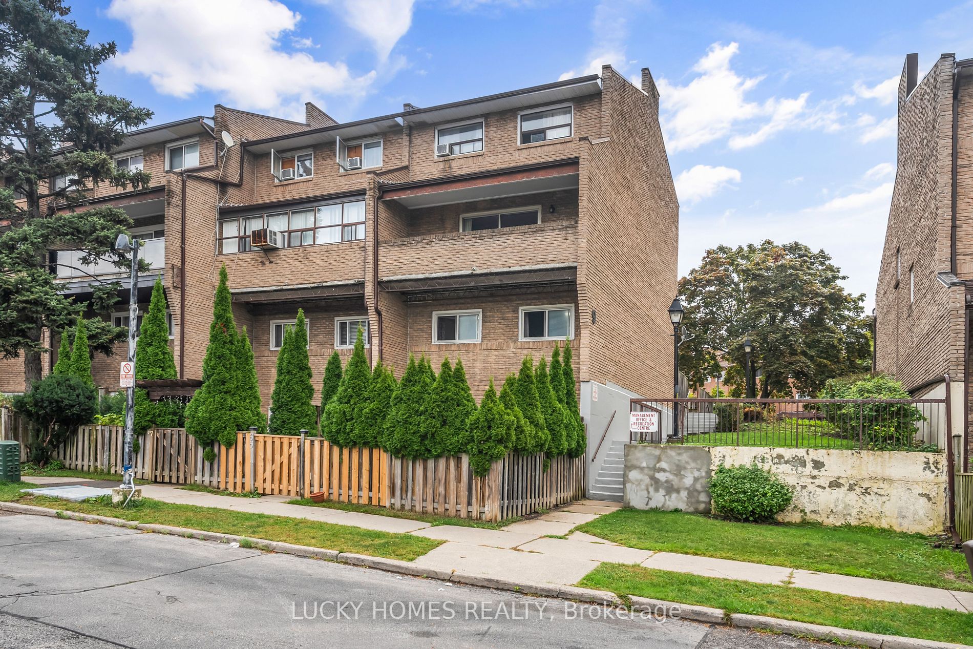 Condo Townhouse house for sale at 91 Muir Dr Toronto Ontario