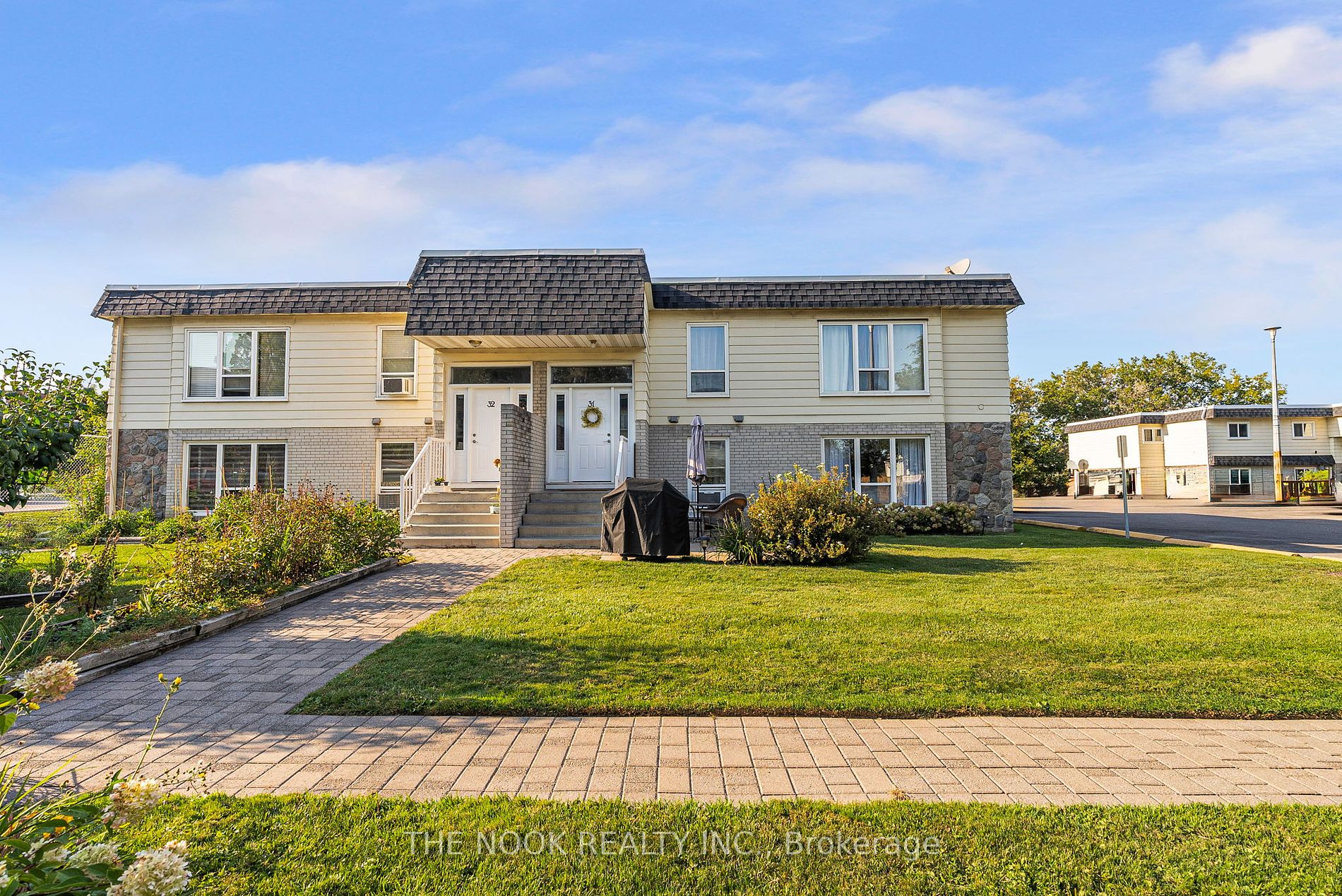 Condo Townhouse house for sale at 540 Mary St E Whitby Ontario