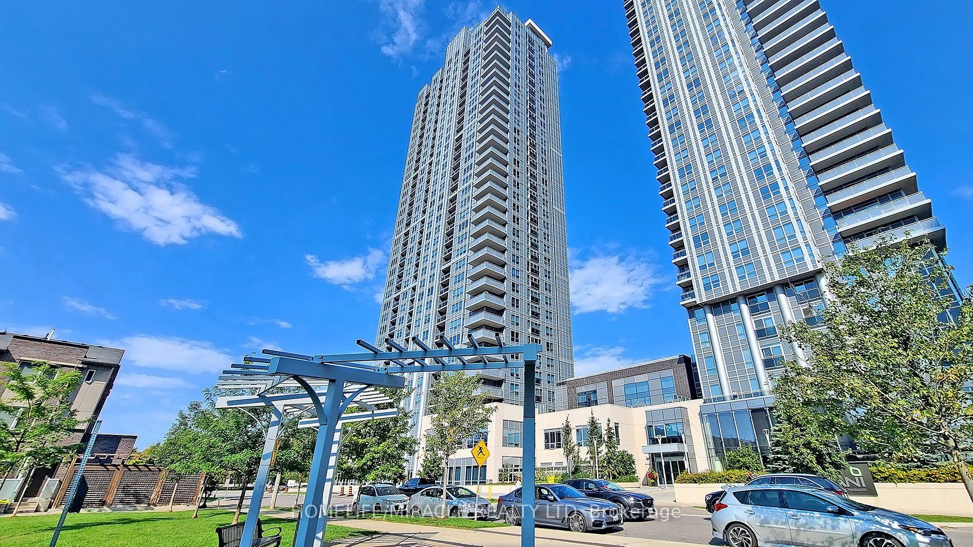 Condo Apt house for sale at 275 Village Gree Toronto Ontario