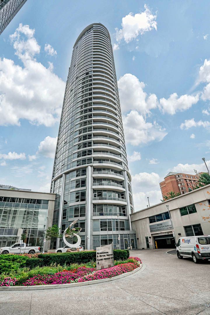 Condo Apt house for sale at 135 Village Gree Toronto Ontario