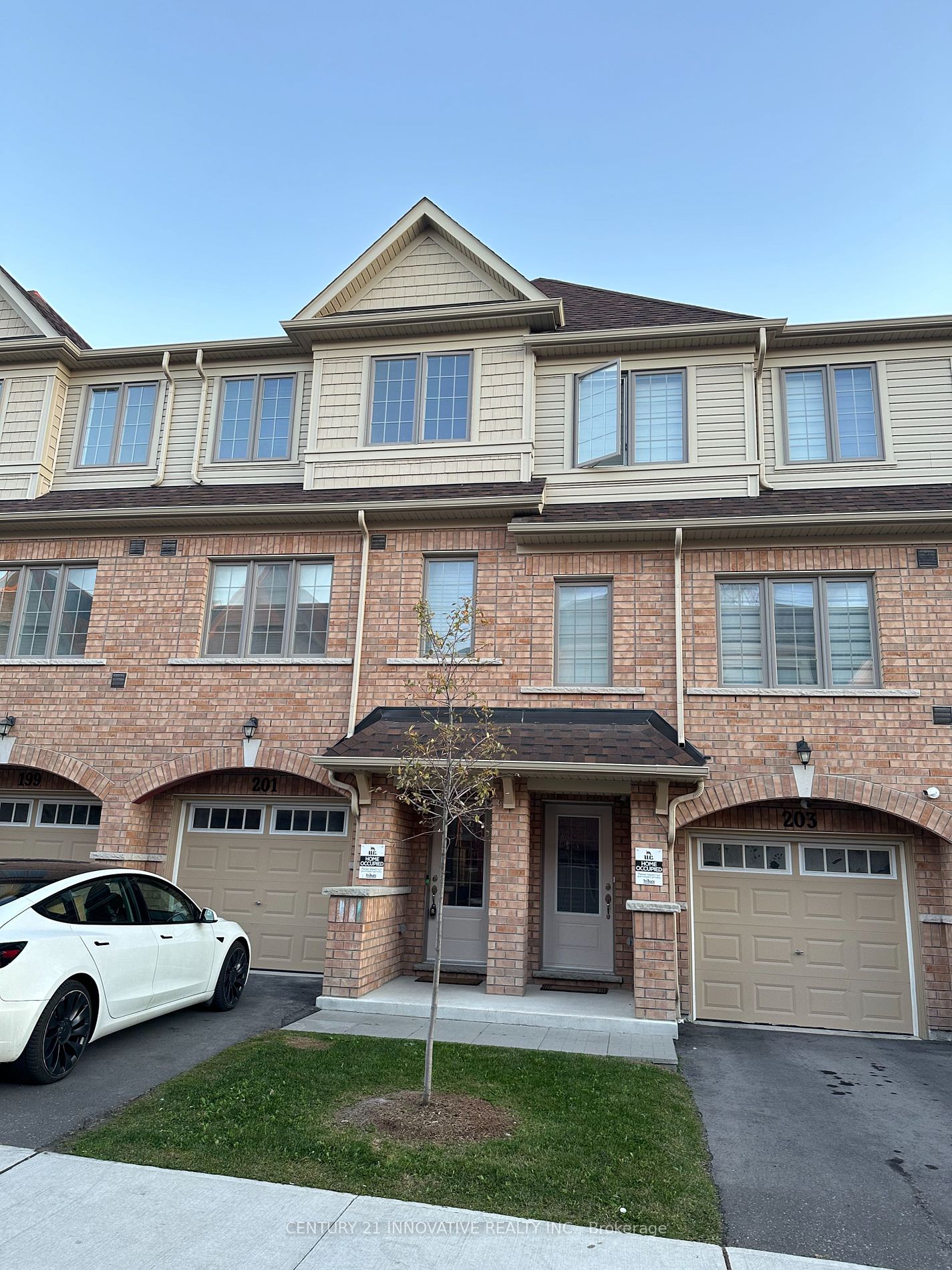 Condo Townhouse house for sale at 201 Royal Northe Oshawa Ontario