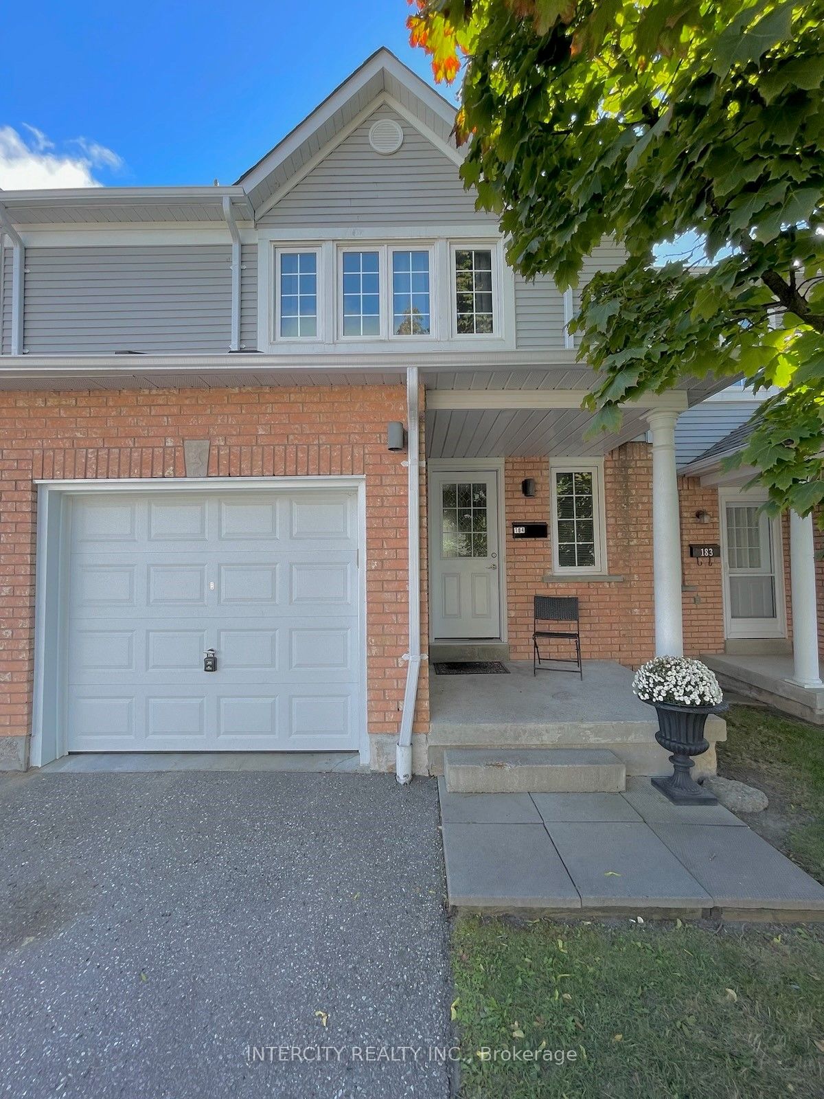 Condo Townhouse house for sale at 10 Bassett Blvd Whitby Ontario