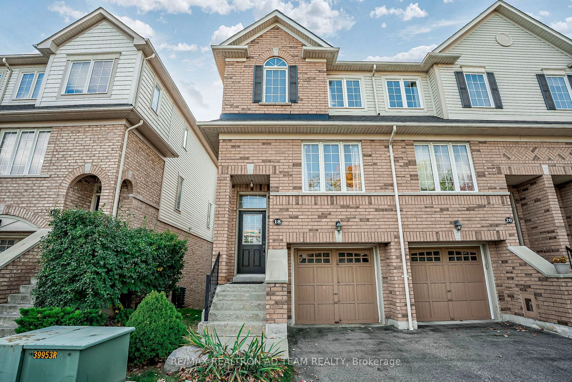 Condo Townhouse house for sale at 18 Oakins Lane Ajax Ontario