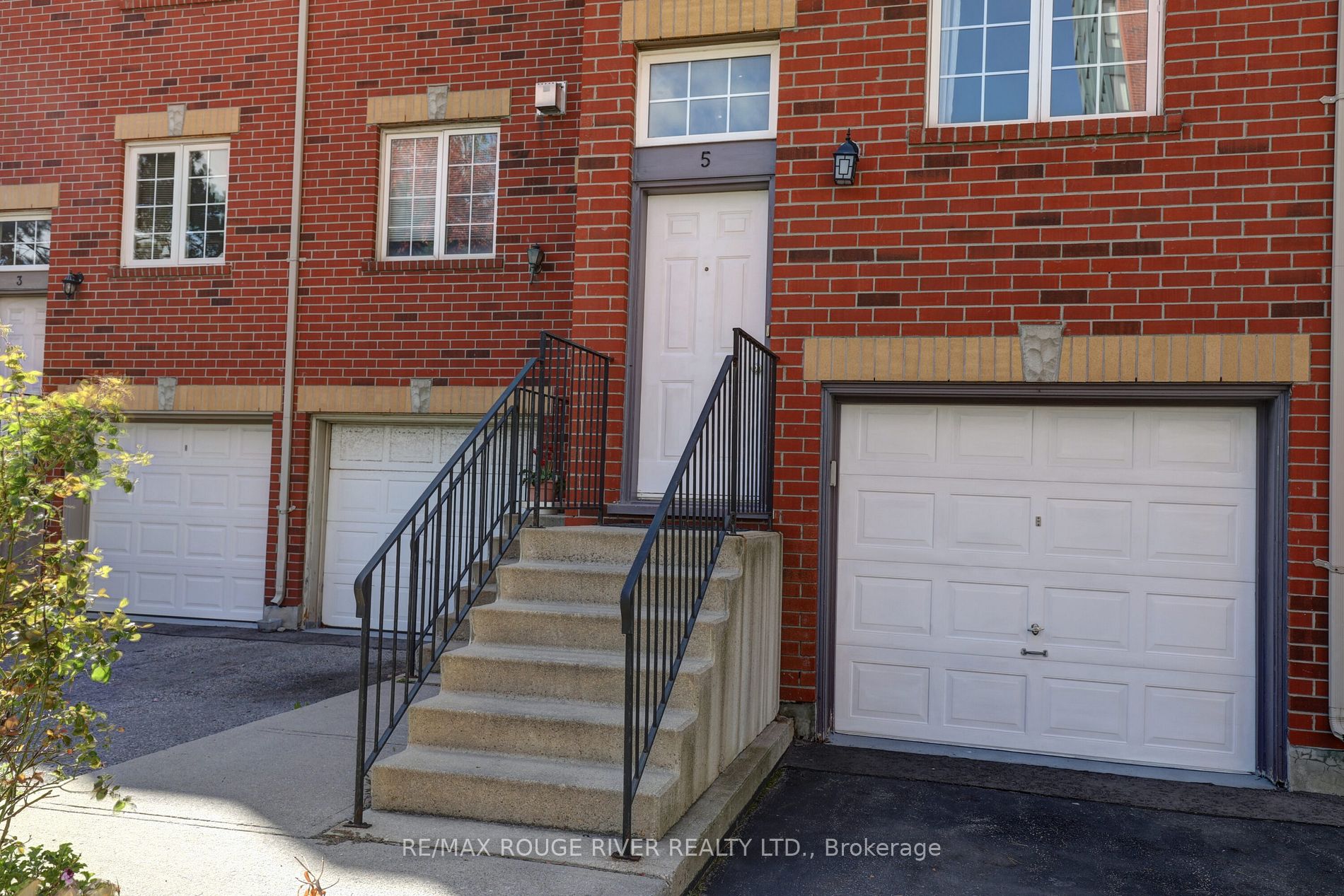 Condo Townhouse house for sale at 1623 Pickering P Pickering Ontario