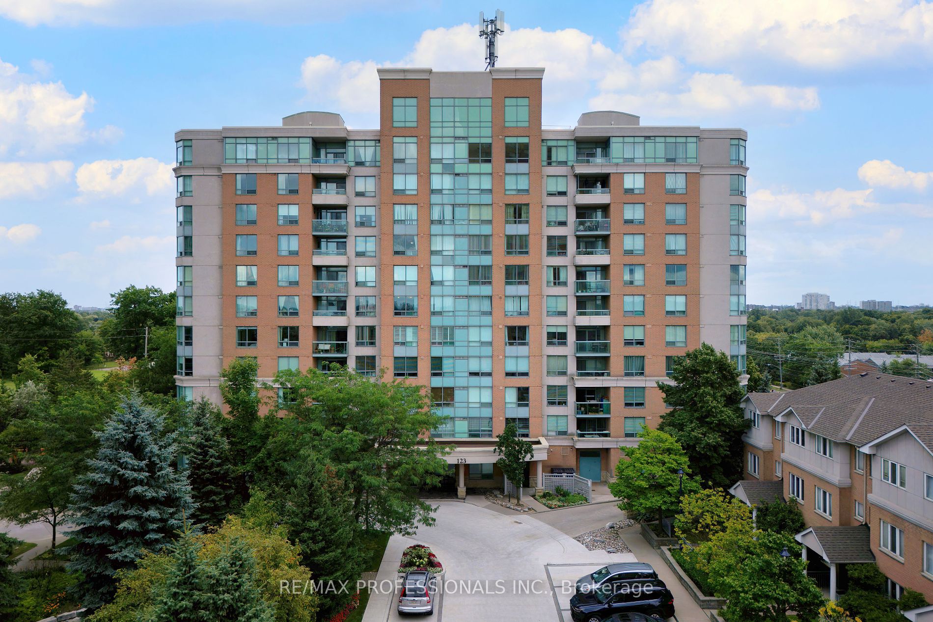 Condo Apt house for sale at 123 Omni Dr Toronto Ontario