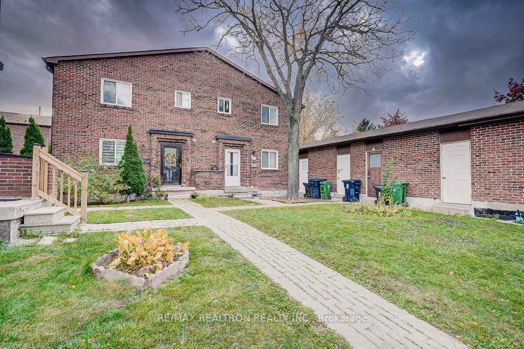 Condo Townhouse house for sale at 106 Chester Le B Toronto Ontario