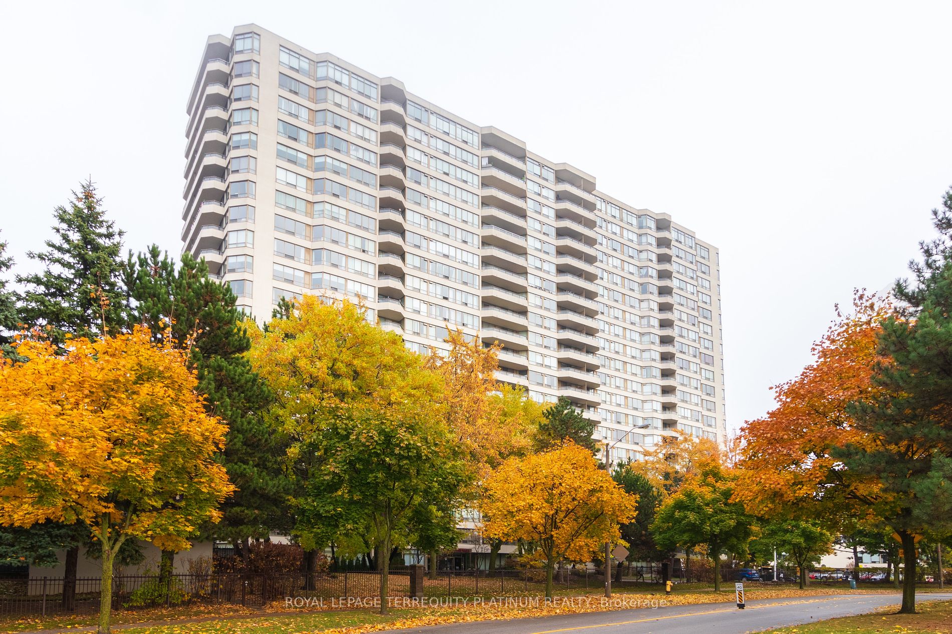 Condo Apt house for sale at 5 Greystone Walk Toronto Ontario