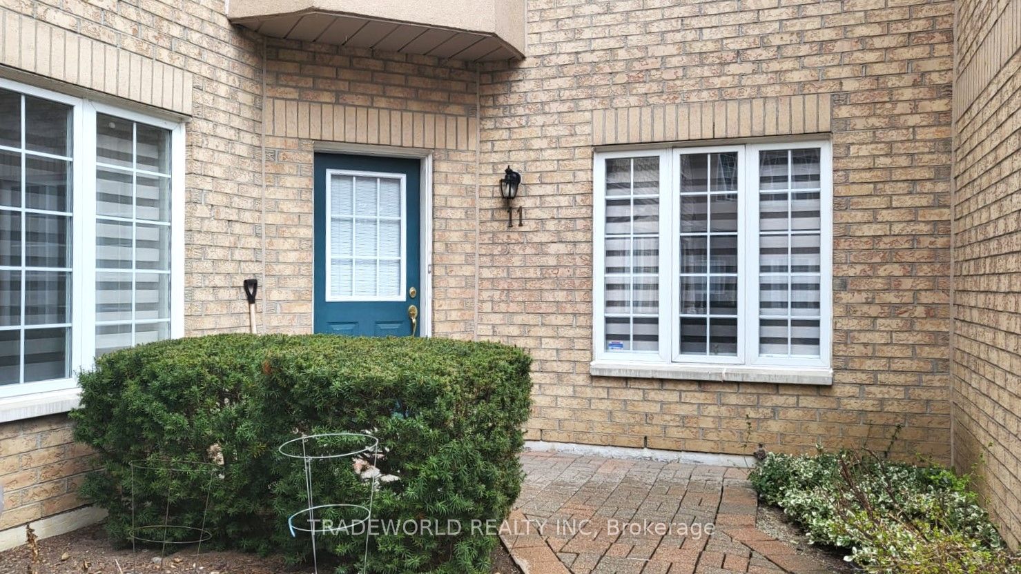 Condo Townhouse house for sale at 18 St Moritz Way Markham Ontario