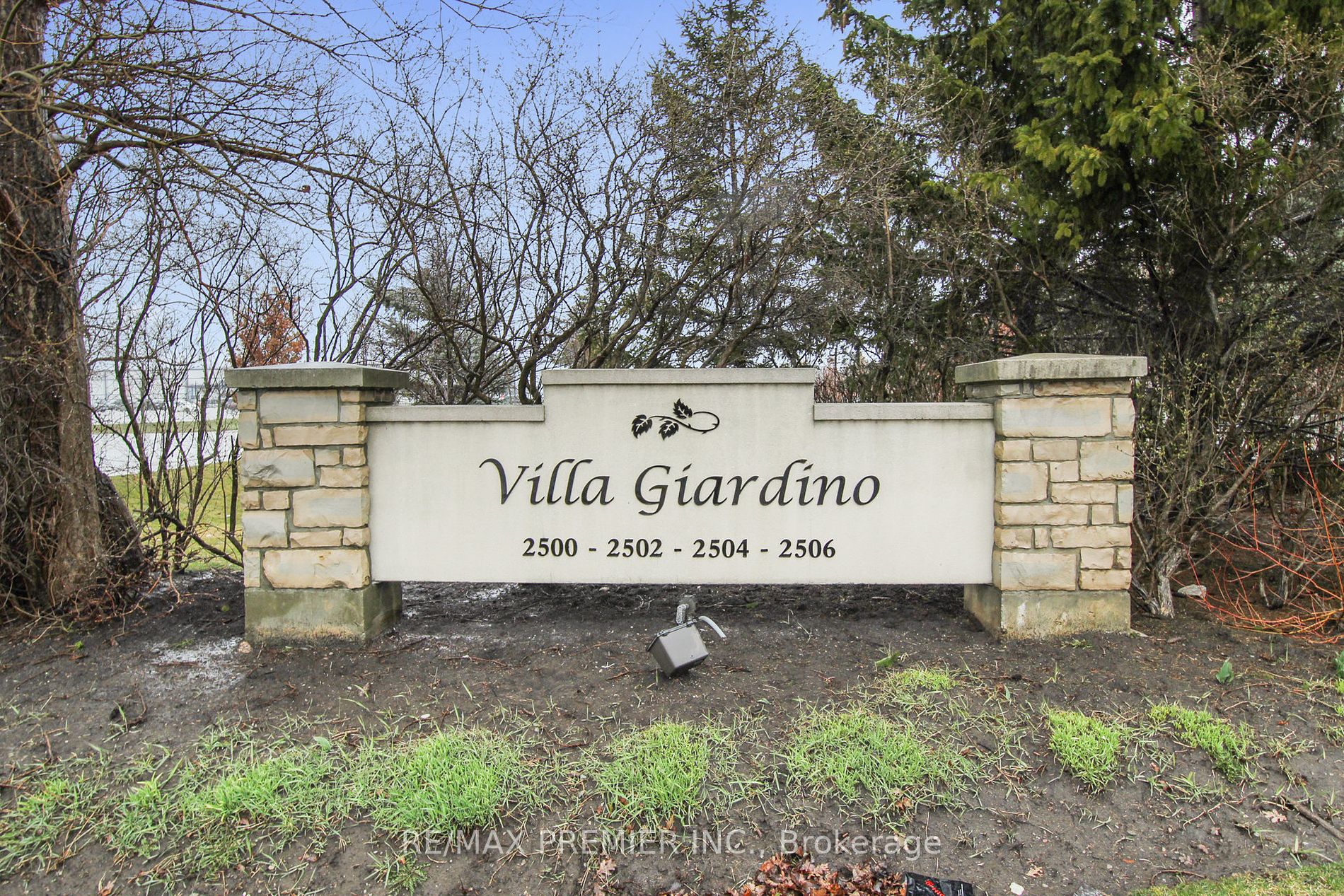 Condo Apt house for sale at 2500 Rutherford  Vaughan Ontario