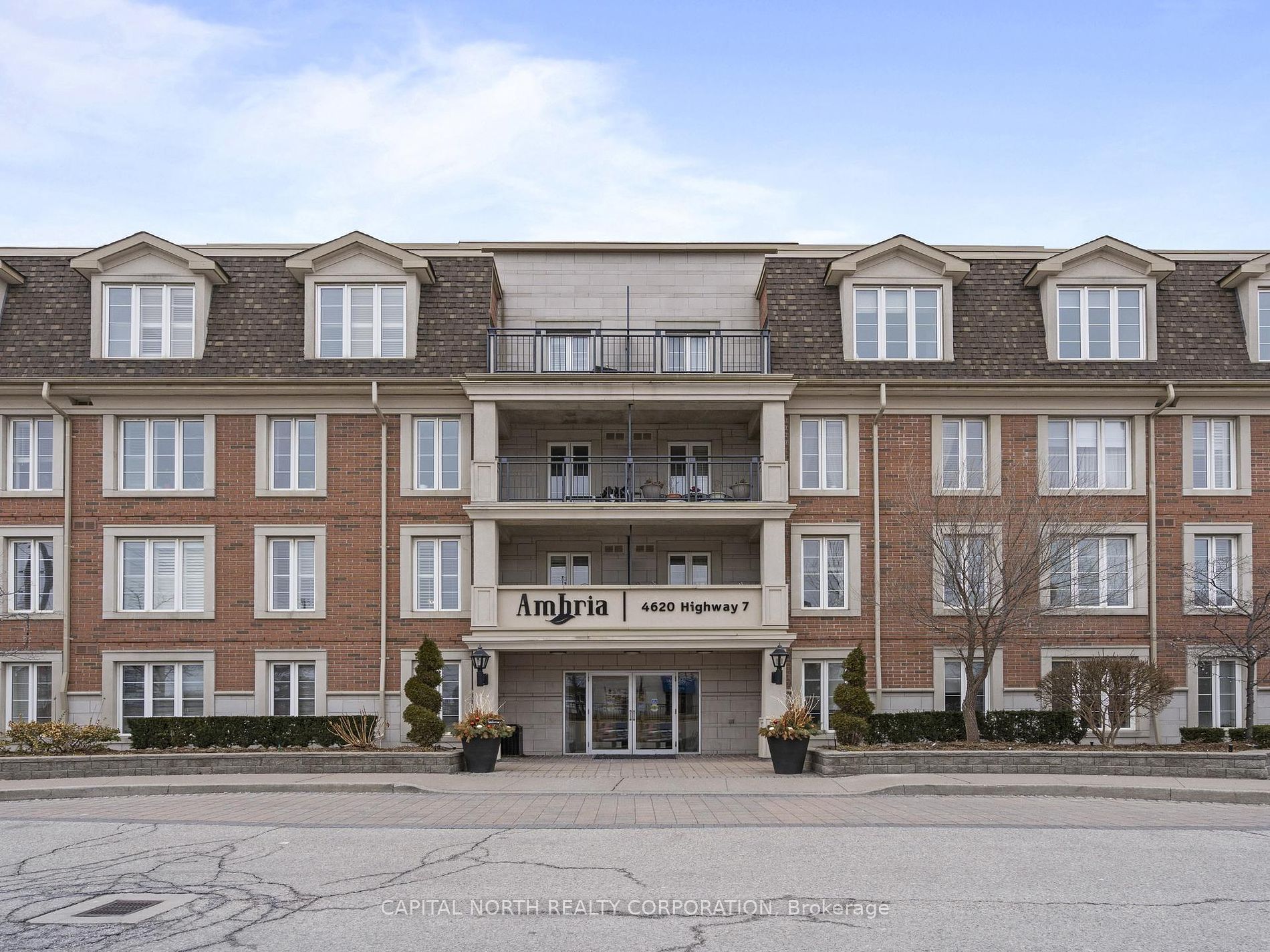 Condo Apt house for sale at 4620 Highway 7 D Vaughan Ontario