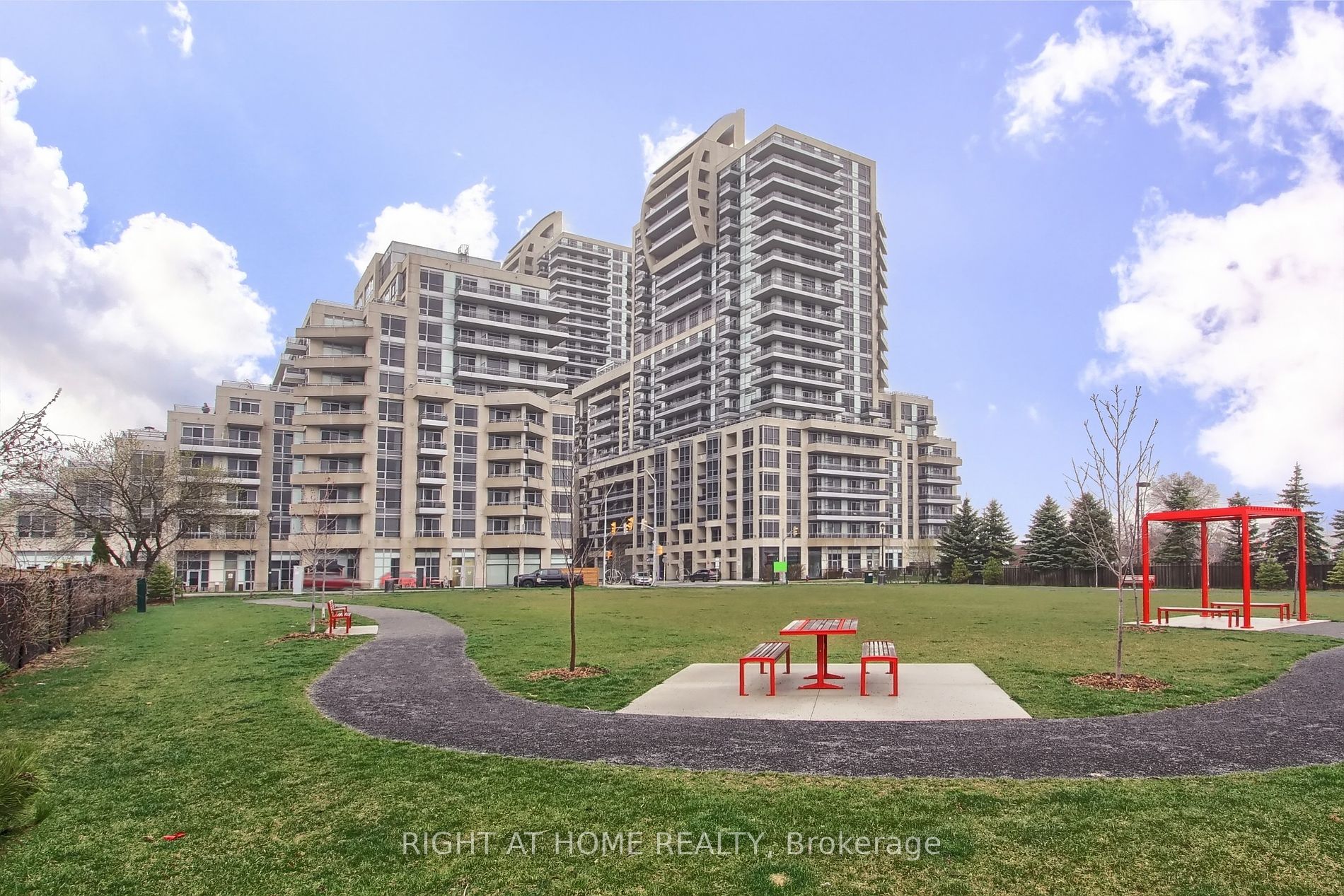 Condo Apt house for sale at 9205 Yonge St Richmond Hill Ontario