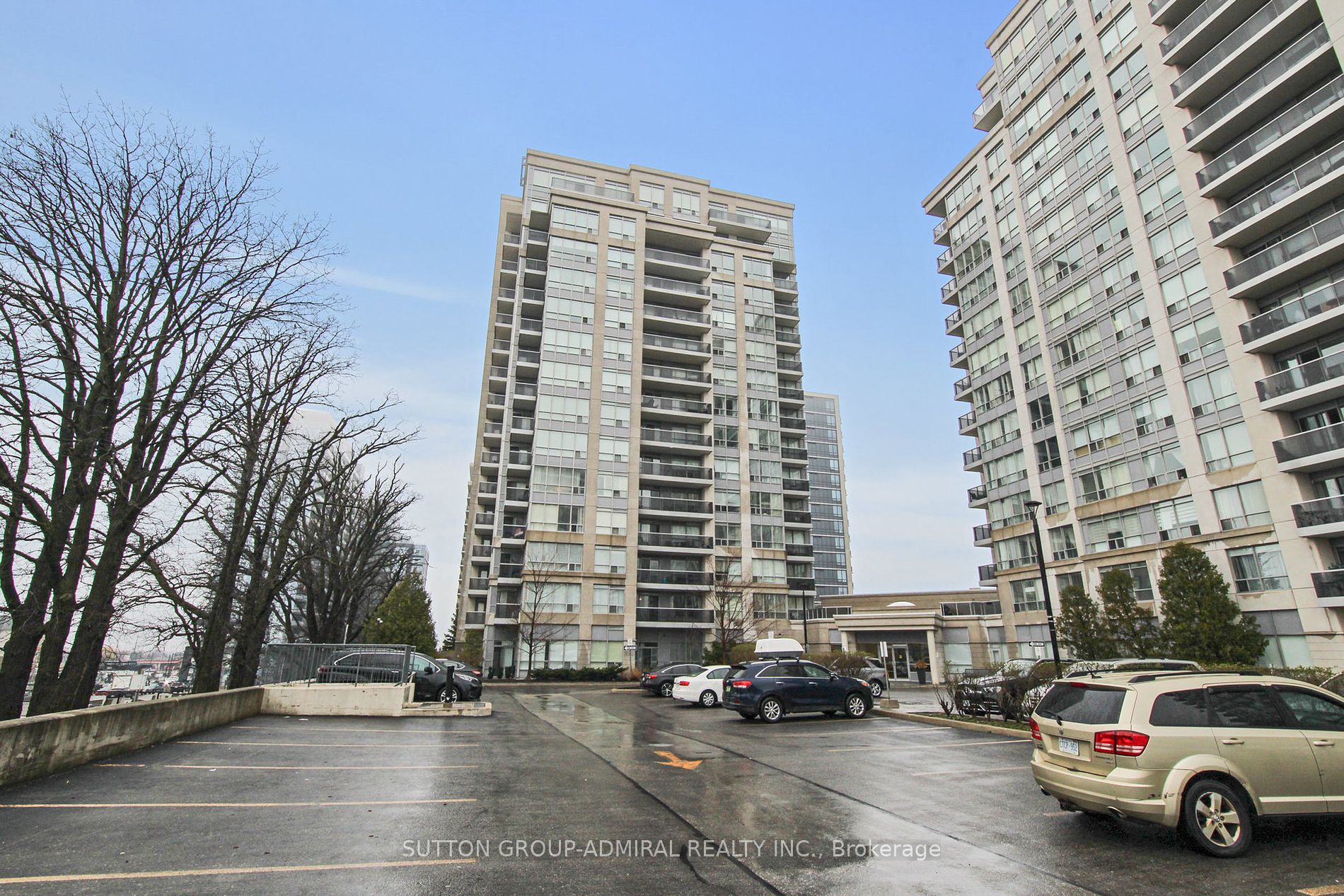 Condo Apt house for sale at 60 Disera Dr Vaughan Ontario