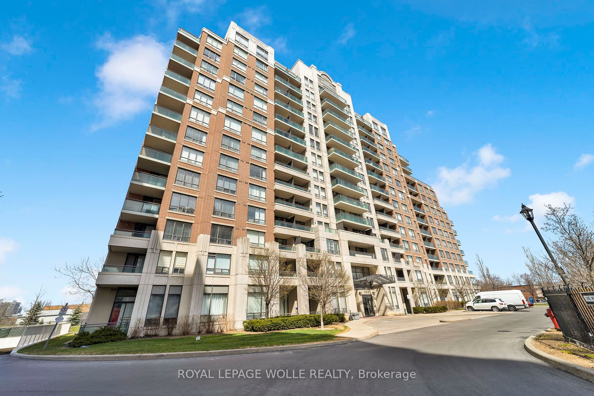 Condo Apt house for sale at 350 RED MAPLE Rd Richmond Hill Ontario