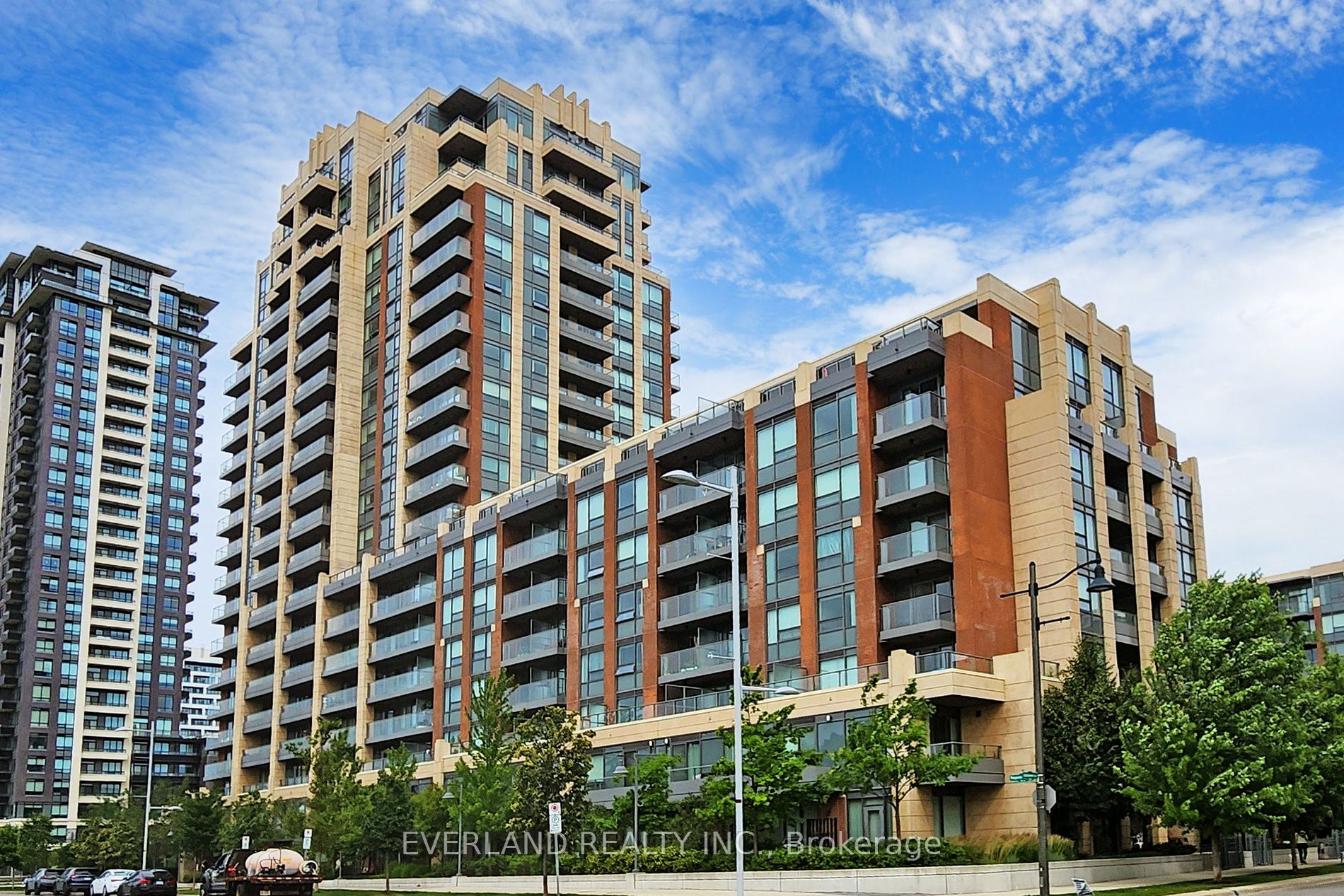 Condo Apt house for sale at 18 Uptown Dr Markham Ontario