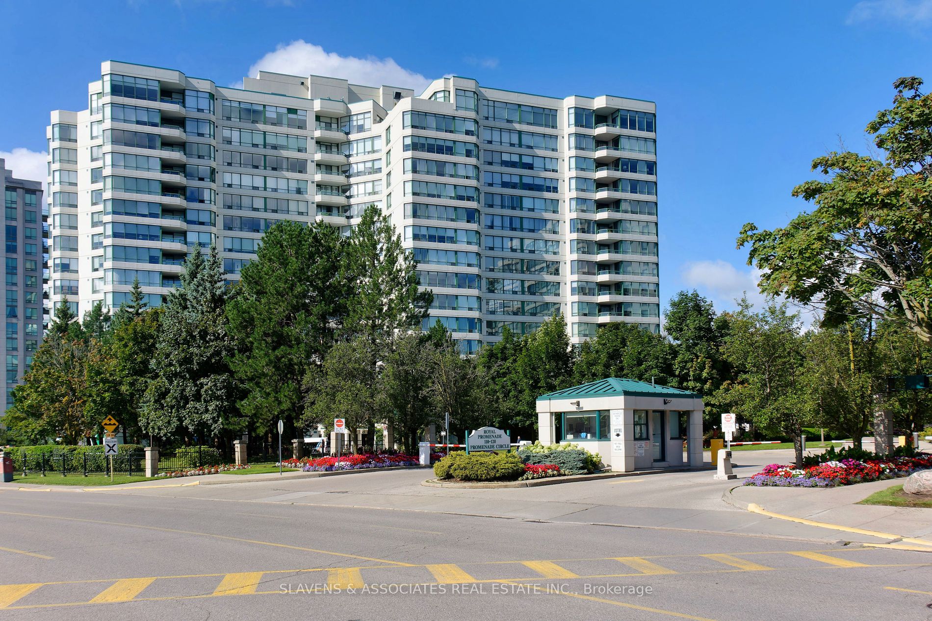 Condo Apt house for sale at 110 Promenade Ci Vaughan Ontario