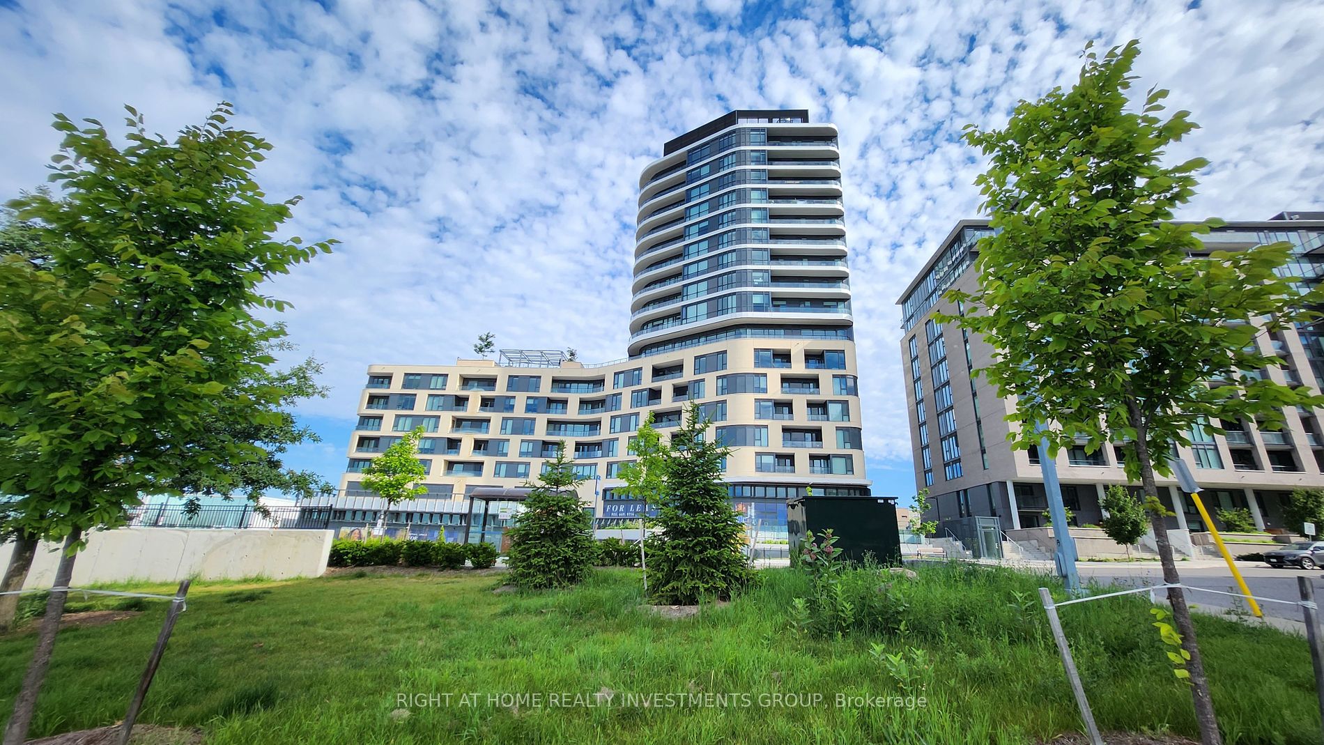 Condo Apt house for sale at 120 Eagle Rock W Vaughan Ontario