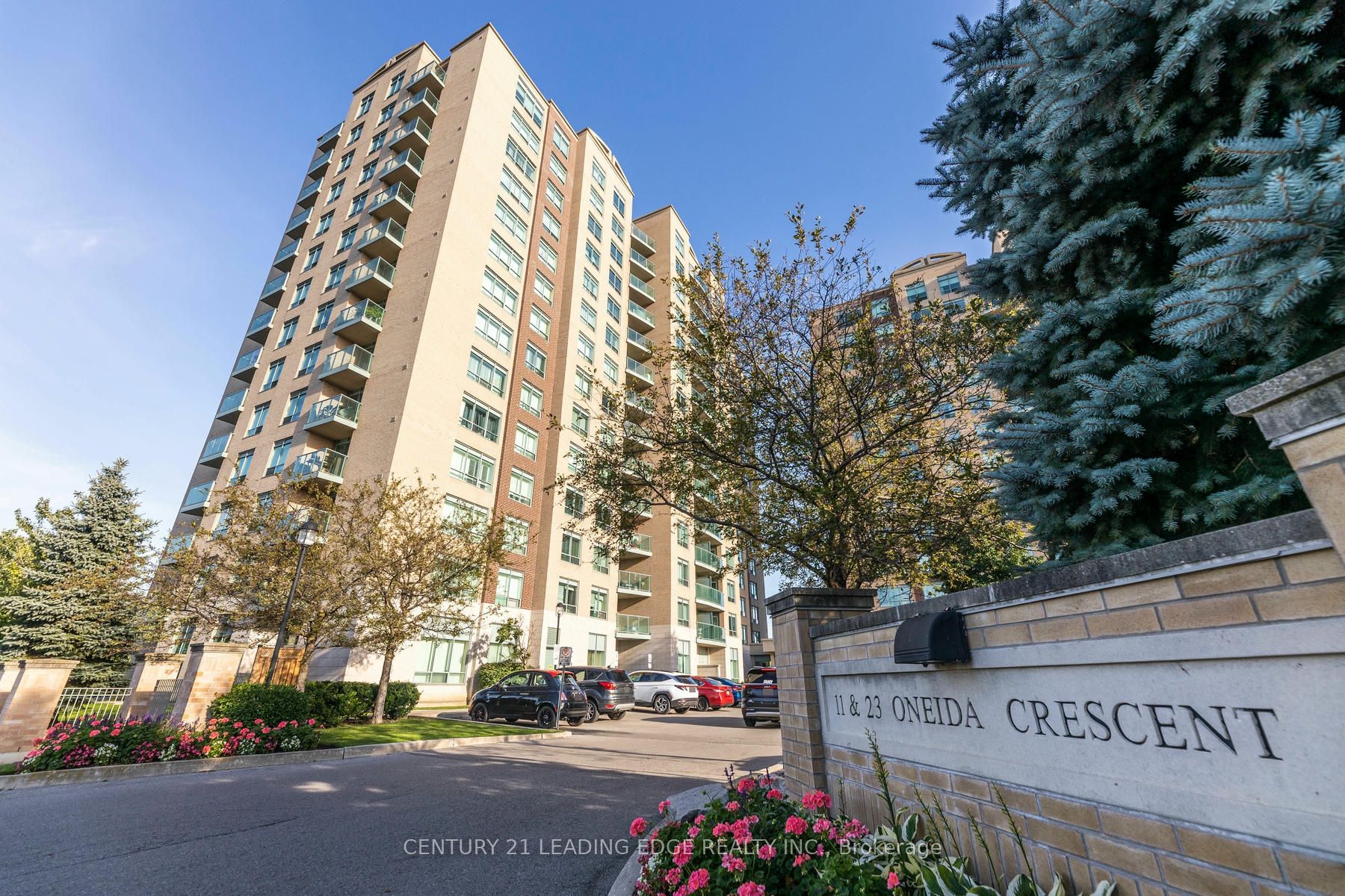 Condo Apt house for sale at 11 Oneida Cres Richmond Hill Ontario