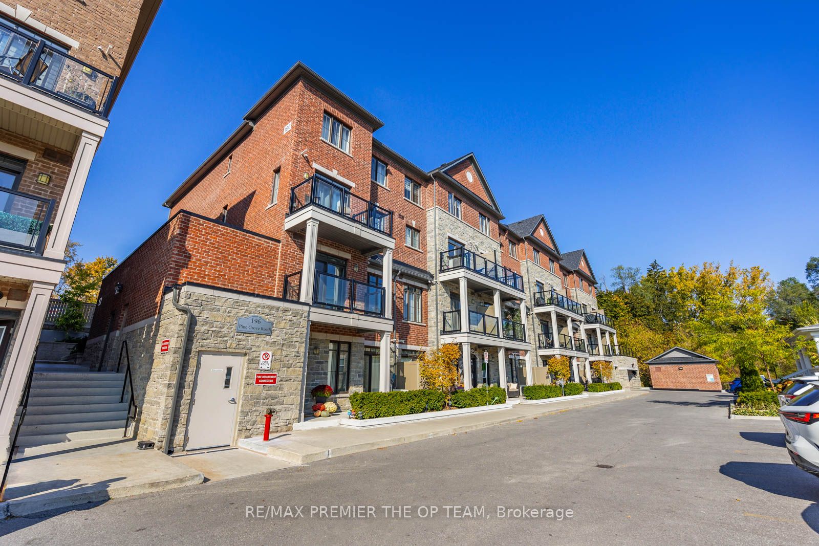 Condo Apt house for sale at 196 Pine Grove R Vaughan Ontario