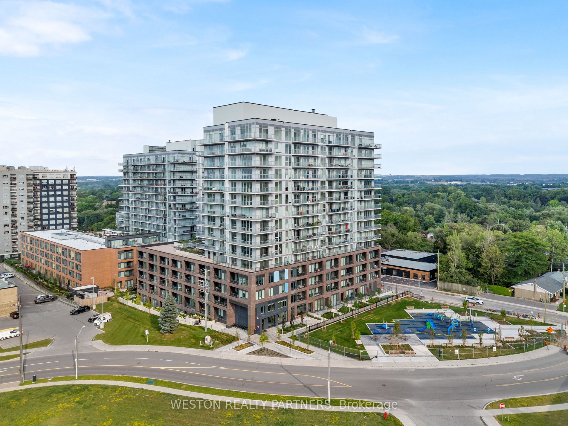 Condo Apt house for sale at 185 Deerfield Rd Newmarket Ontario