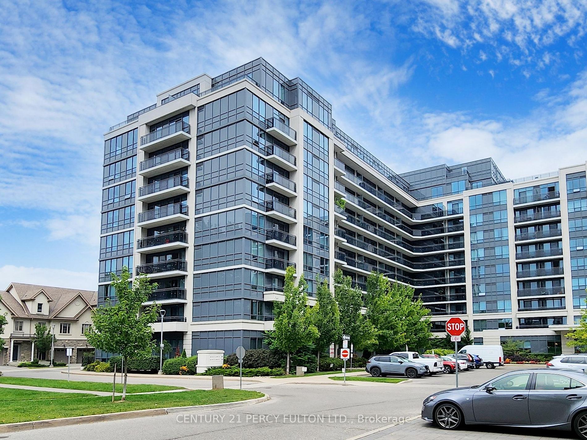 Condo Apt house for sale at 376 Highway 7  E Richmond Hill Ontario