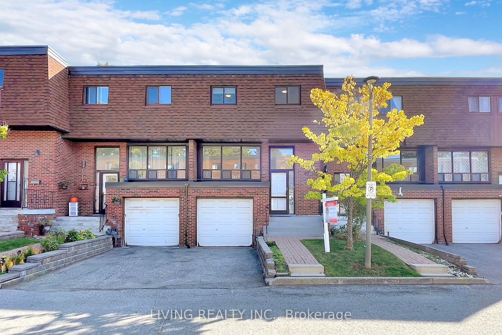 Condo Townhouse house for sale at 67 Stately Way Markham Ontario