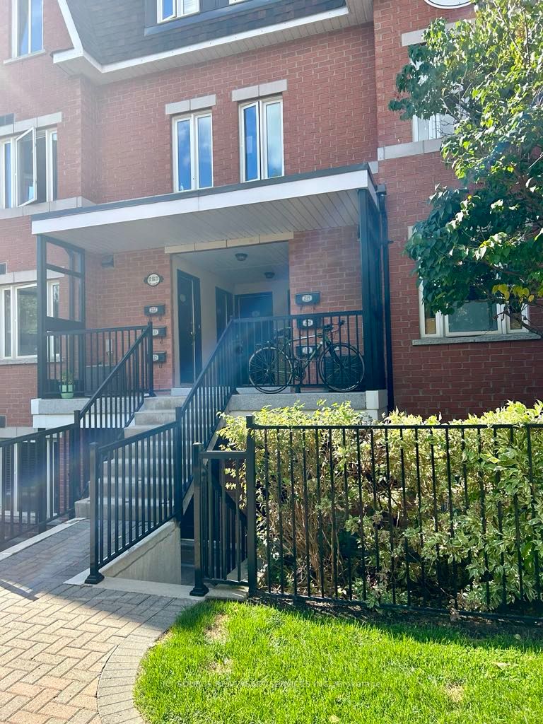 Condo Townhouse house for sale at 308 John St Markham Ontario