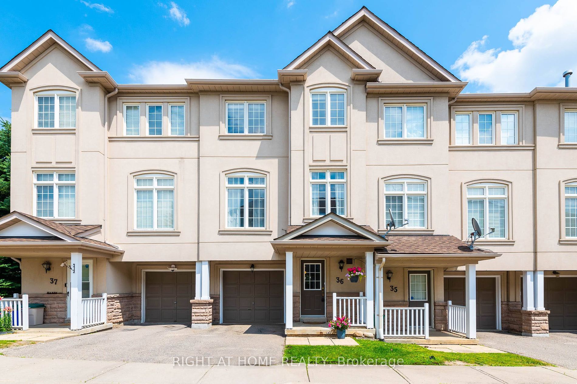 Condo Townhouse house for sale at 10 Post Oak Dr Richmond Hill Ontario