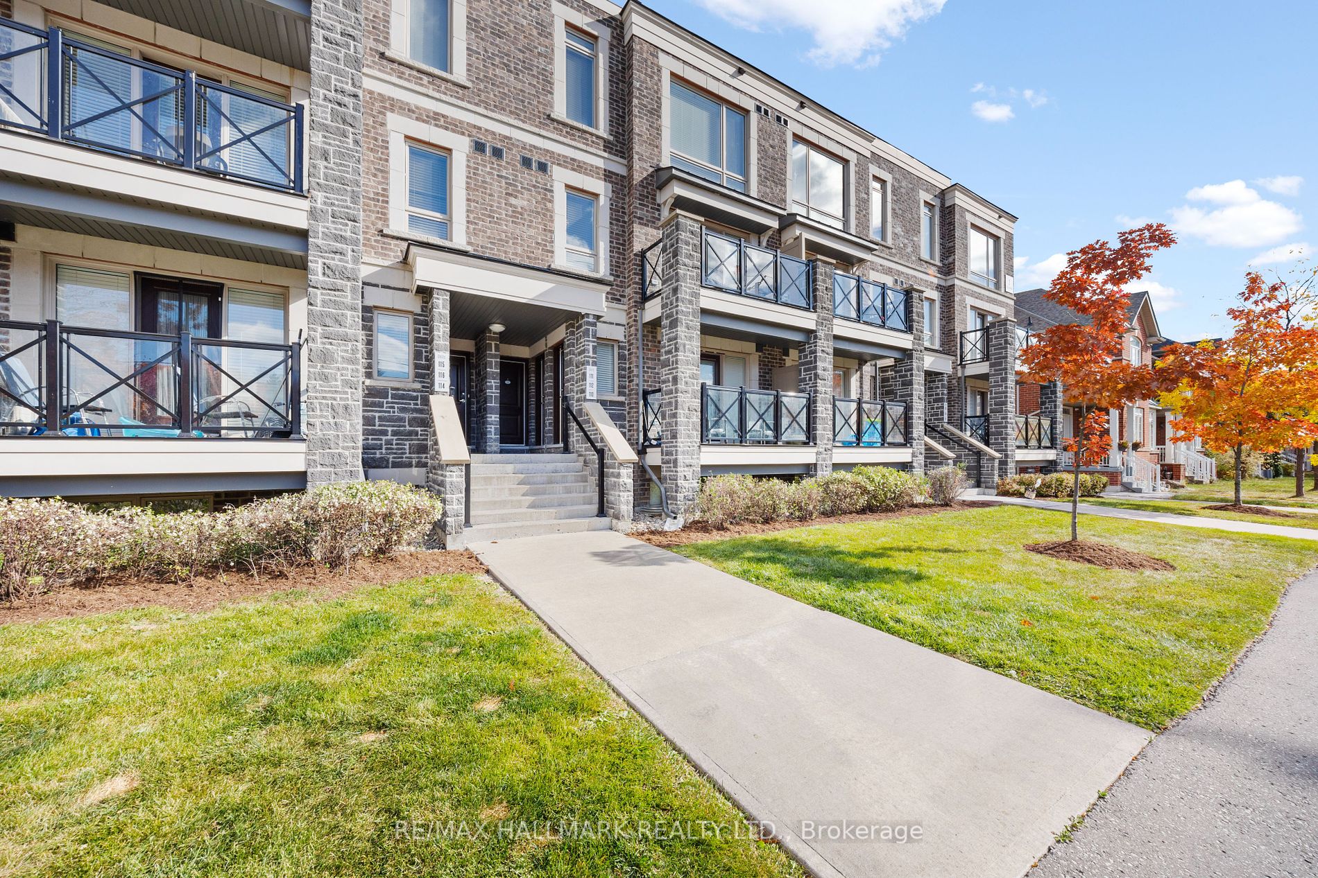 Condo Townhouse house for sale at 2 Dunsheath Way Markham Ontario