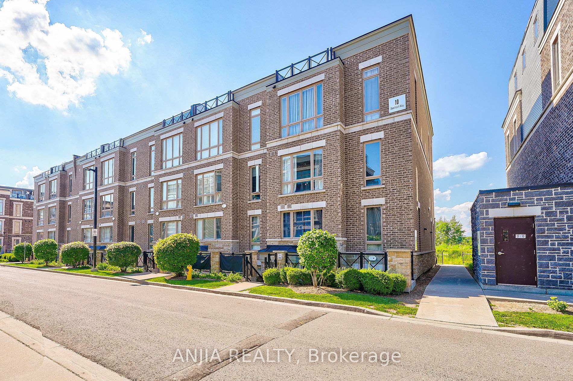 Condo Townhouse house for sale at 10 Dunsheath Way Markham Ontario